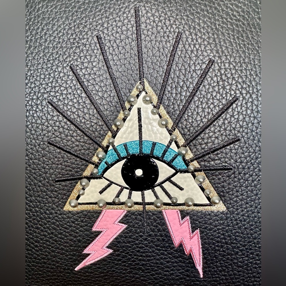New Coach 1941 Rogue 30 With Pyramid Eye and Pyramid Charm - Picture 3 of 12